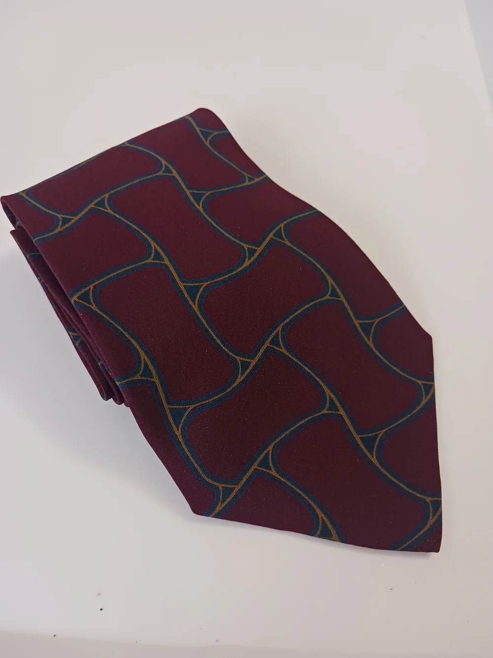 Giorgio Armani Men's Silk Necktie Designer Geometric Burgandy Italy